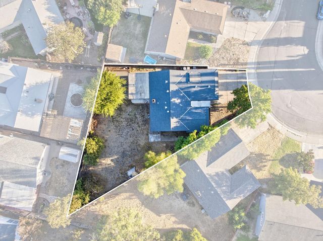 5267 VILLAGE WOOD Dr, Sacramento, CA 95823