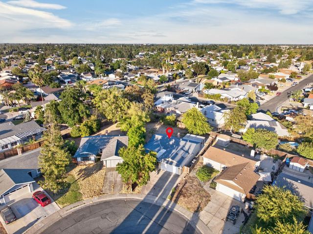 5267 VILLAGE WOOD Dr, Sacramento, CA 95823