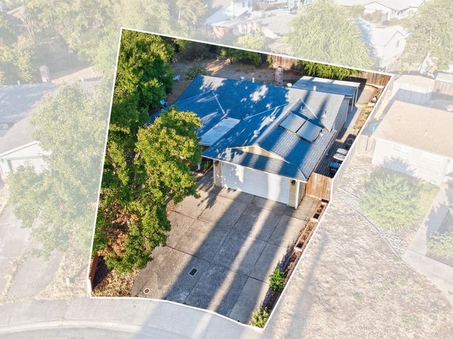 5267 VILLAGE WOOD Dr, Sacramento, CA 95823