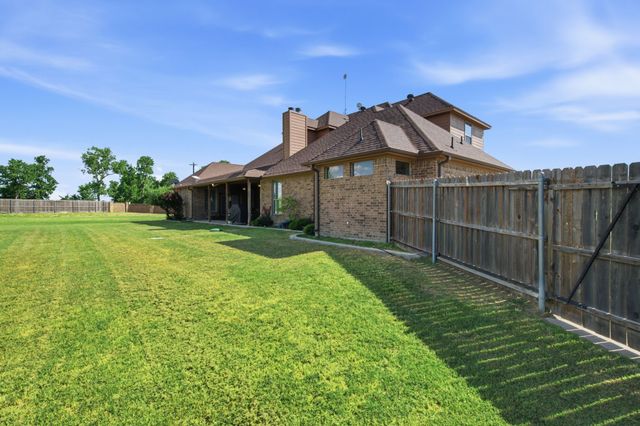 102 Brock Court, Millsap, TX 76066