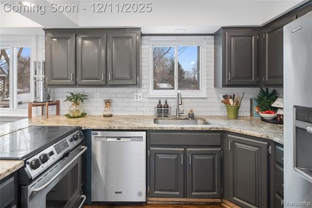 15238 Farmbrook Drive, Plymouth, MI 48170