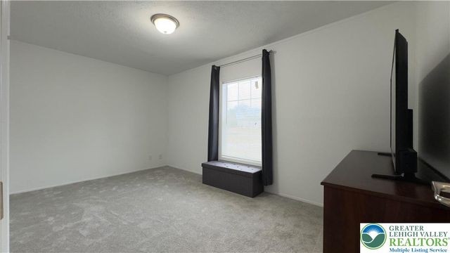 8865 Breinig Run Circle, Upper Macungie Twp, PA 18031