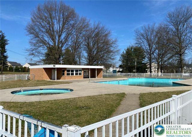 8865 Breinig Run Circle, Upper Macungie Twp, PA 18031