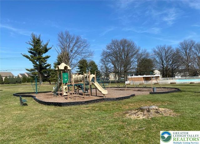 8865 Breinig Run Circle, Upper Macungie Twp, PA 18031