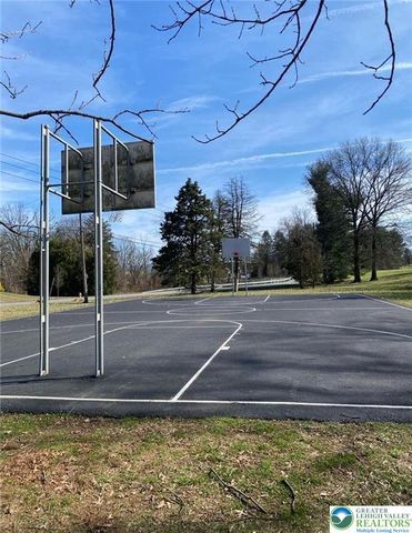 8865 Breinig Run Circle, Upper Macungie Twp, PA 18031