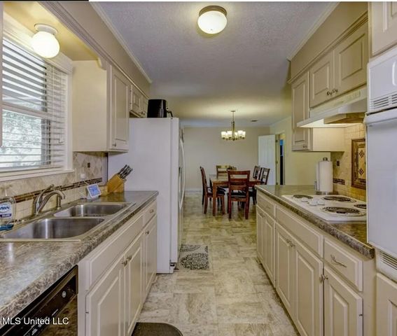 5004 Rollingwood Estate Drive, Vicksburg, MS 39180