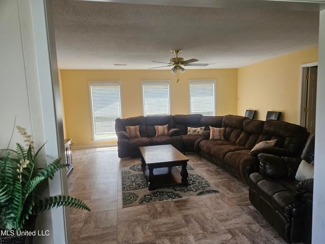 5004 Rollingwood Estate Drive, Vicksburg, MS 39180