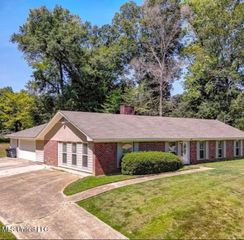 5004 Rollingwood Estate Drive, Vicksburg, MS 39180