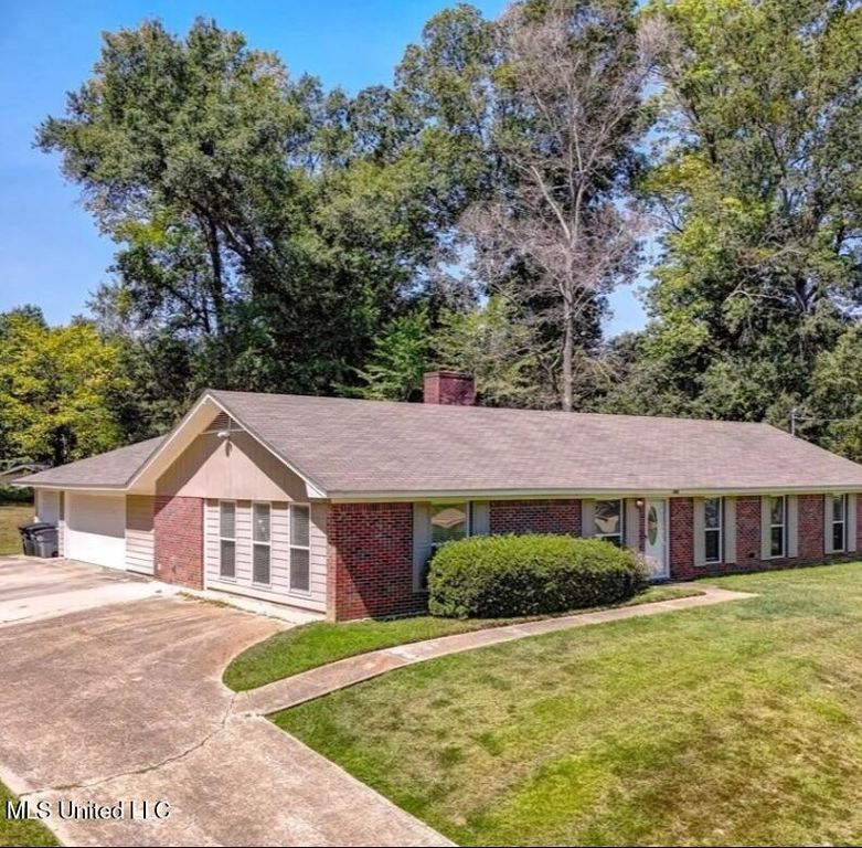 5004 Rollingwood Estate Drive, Vicksburg, MS 39180