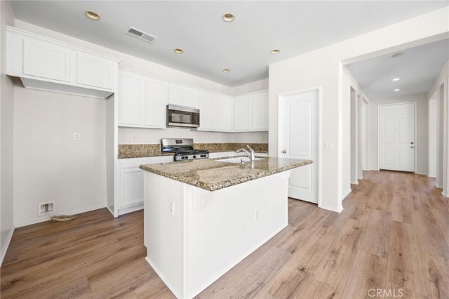 1863 Orchard Park Court, San Jacinto, CA 92583