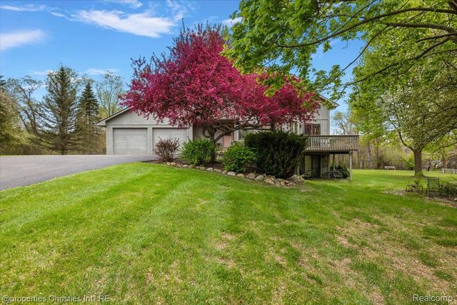 6175 Tripp Road, Groveland Township, MI 48442