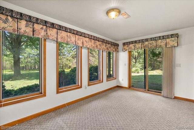 6175 Tripp Road, Groveland Township, MI 48442