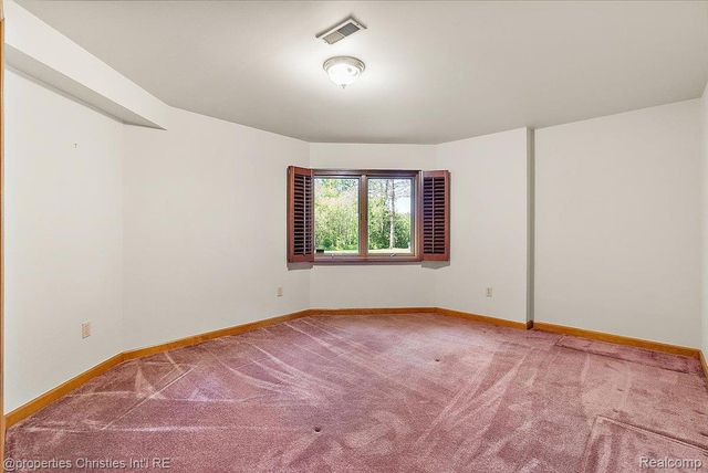 6175 Tripp Road, Groveland Township, MI 48442