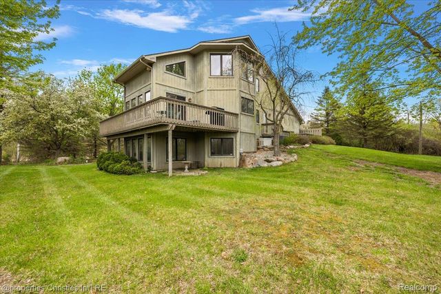 6175 Tripp Road, Groveland Township, MI 48442