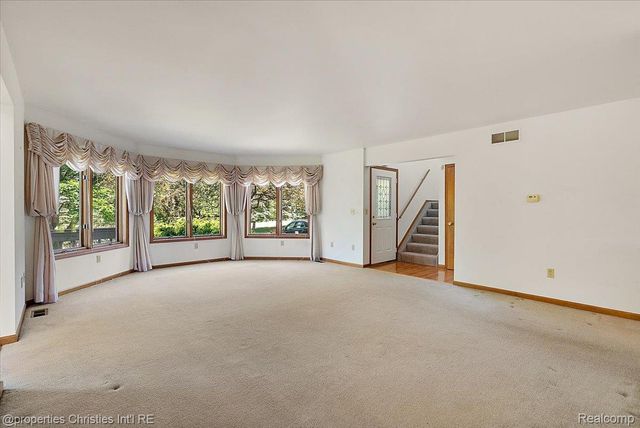 6175 Tripp Road, Groveland Township, MI 48442