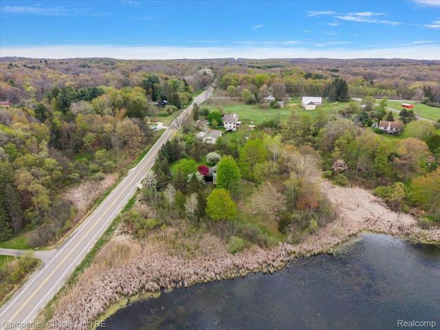 6175 Tripp Road, Groveland Township, MI 48442