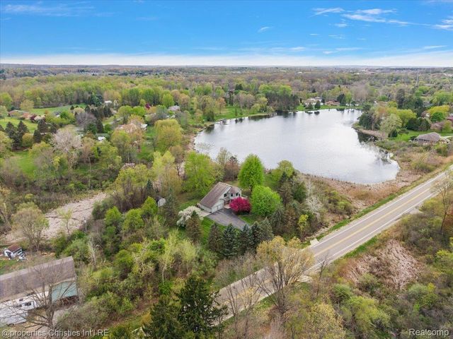 6175 Tripp Road, Groveland Township, MI 48442