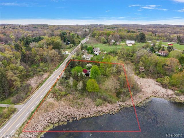 6175 Tripp Road, Groveland Township, MI 48442