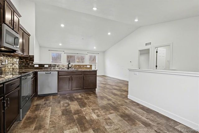 529 Swan River Drive, Benton Harbor, MI 49022