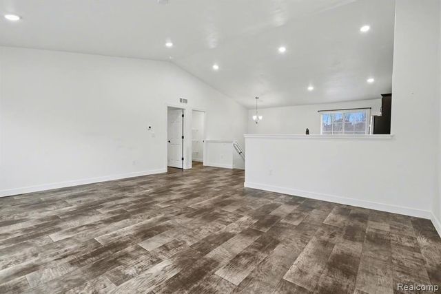 529 Swan River Drive, Benton Harbor, MI 49022