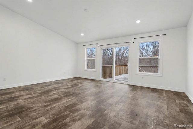 529 Swan River Drive, Benton Harbor, MI 49022