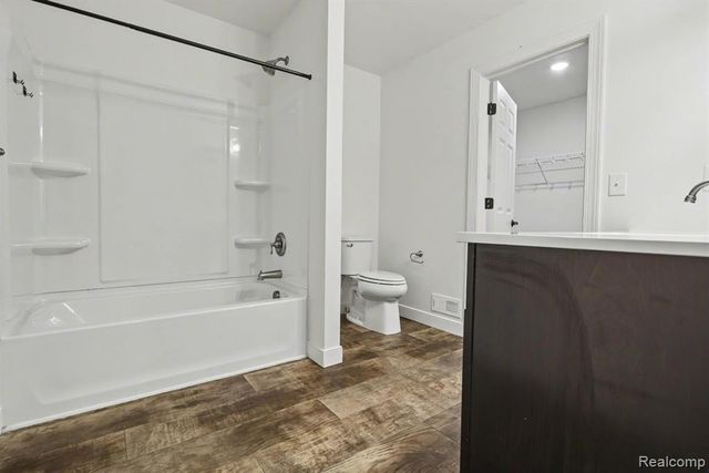 529 Swan River Drive, Benton Harbor, MI 49022