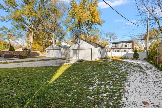 3814 Thomas Avenue, Berkley, MI 48072