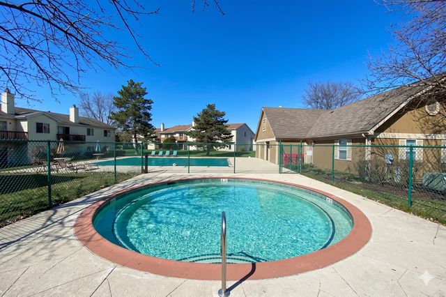 360 NEWPORT Lane C1, Bartlett, IL 60103