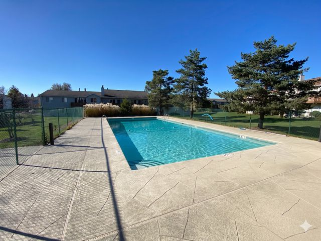 360 NEWPORT Lane C1, Bartlett, IL 60103