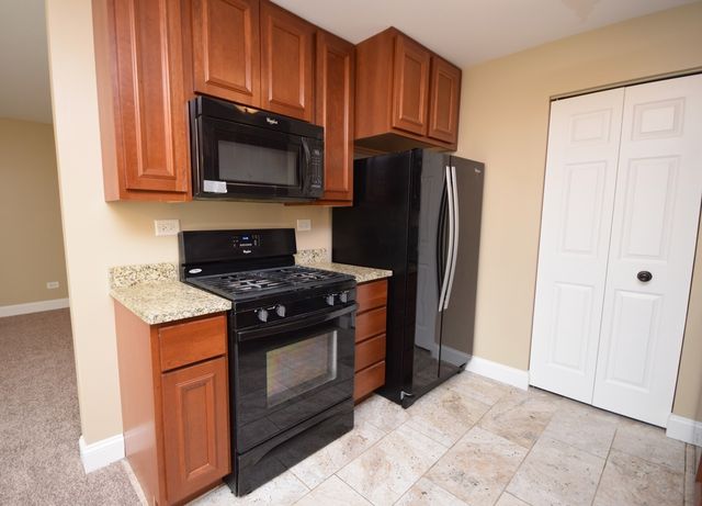 360 NEWPORT Lane C1, Bartlett, IL 60103