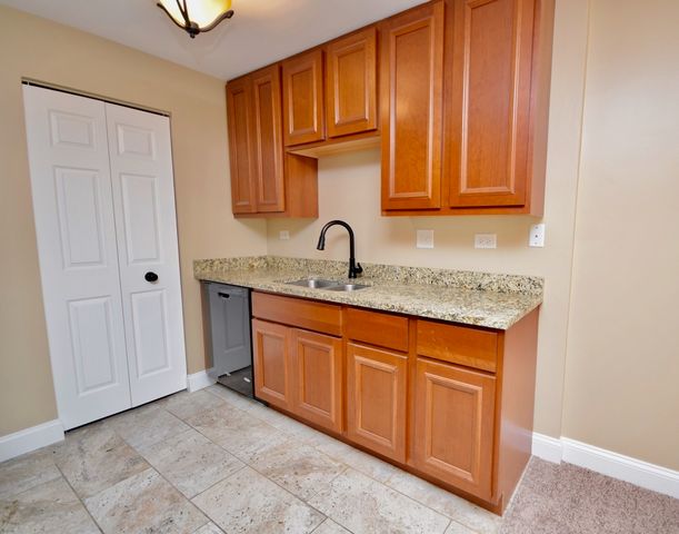 360 NEWPORT Lane C1, Bartlett, IL 60103