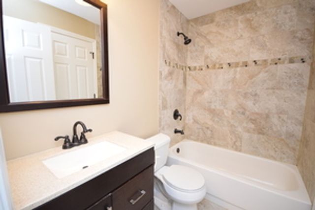 360 NEWPORT Lane C1, Bartlett, IL 60103