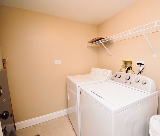 360 NEWPORT Lane C1, Bartlett, IL 60103