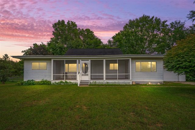 118 Schirmer Parkway, Buchanan, MI 49107