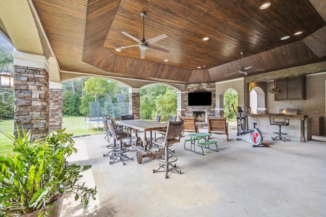 7373 Teaswood Drive, Conroe, TX 77304