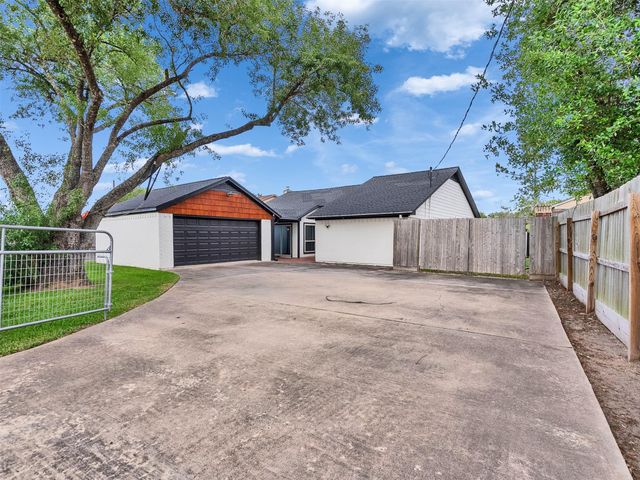 2703 Shady Lane, Webster, TX 77598
