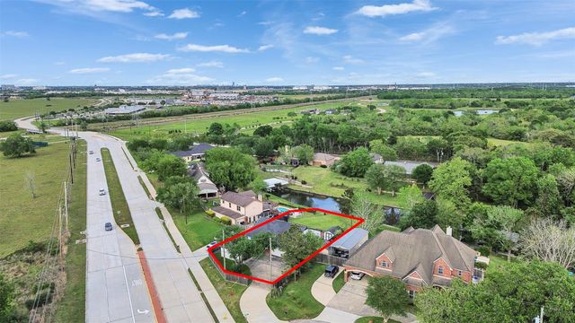 2703 Shady Lane, Webster, TX 77598