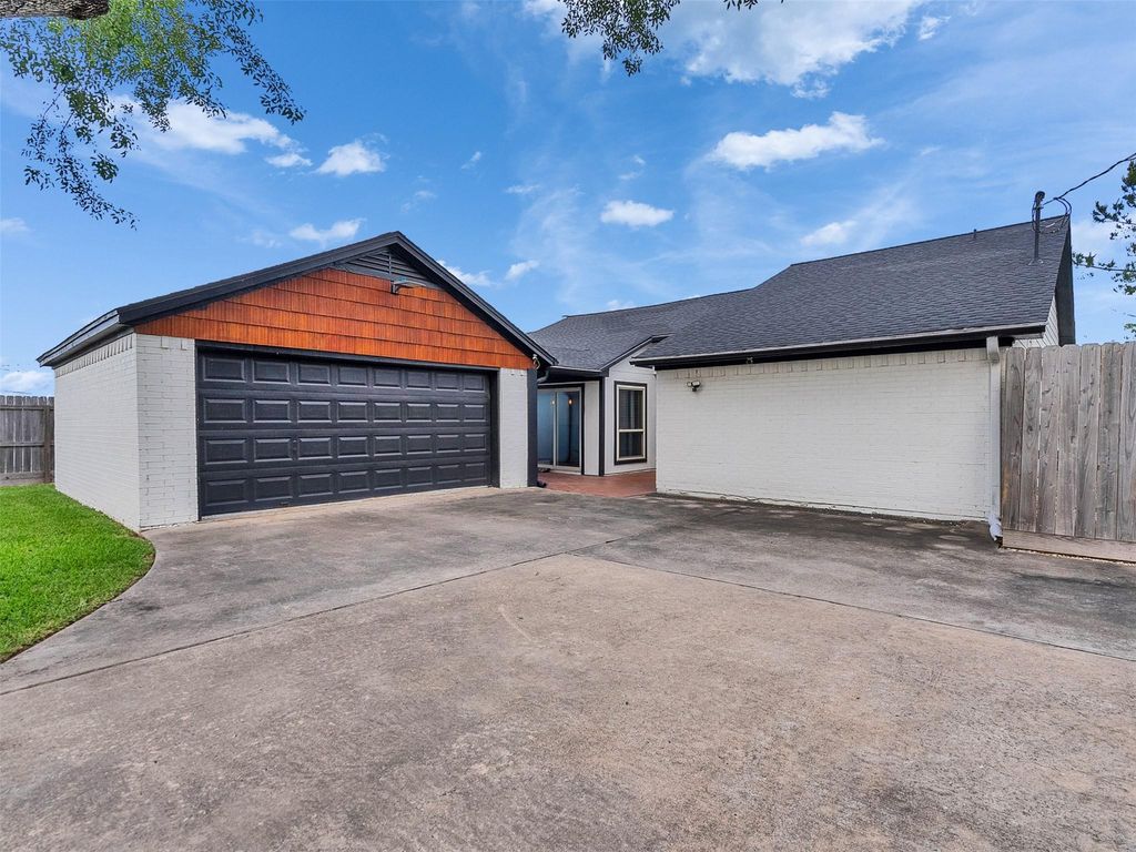 2703 Shady Lane, Webster, TX 77598