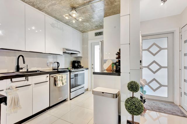 400 SE 10TH Street 302, Deerfield Beach, FL 33441