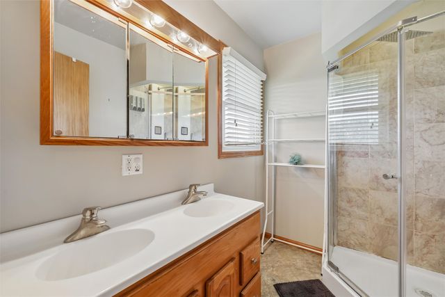 4415 Parklawn Drive, Des Moines, IA 50321