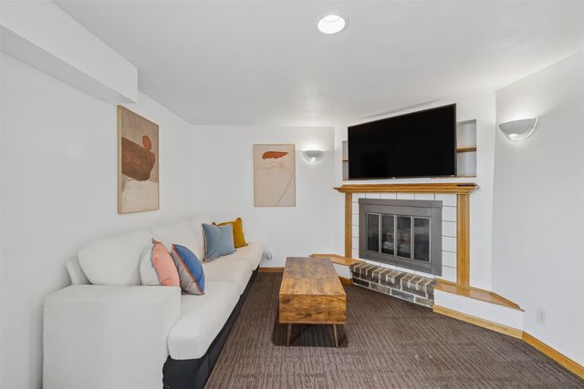 4415 Parklawn Drive, Des Moines, IA 50321
