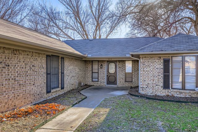 116 NE Alsbury Boulevard, Burleson, TX 76028
