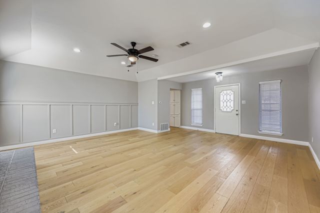 116 NE Alsbury Boulevard, Burleson, TX 76028