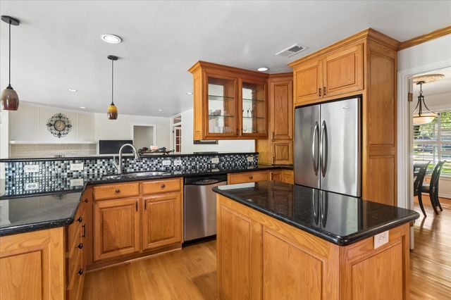 205 Thompson Drive, Richardson, TX 75080