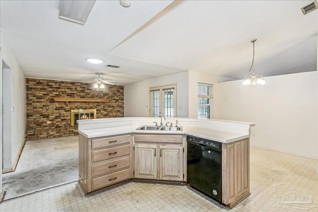 100 Oviedo St, Gulf Breeze, FL 32561