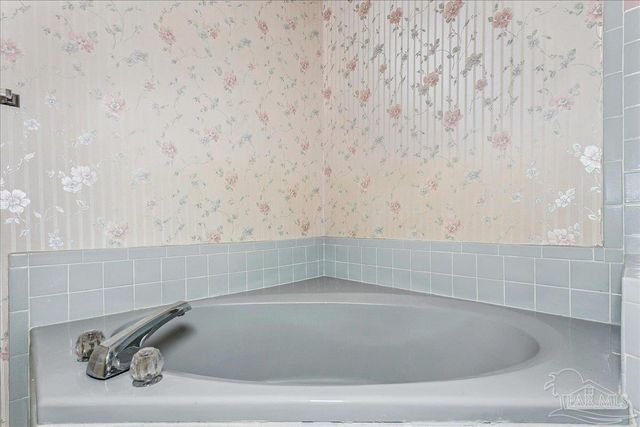 100 Oviedo St, Gulf Breeze, FL 32561