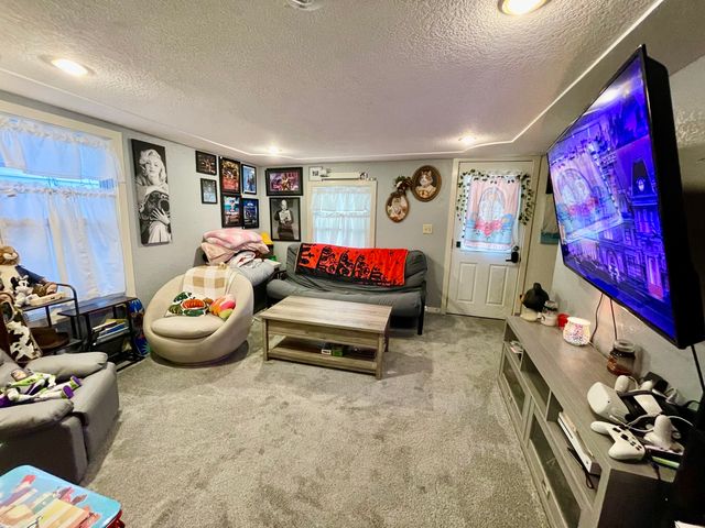 8 Oak Street, Winchester, CT 06098