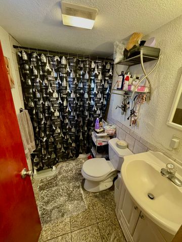 8 Oak Street, Winchester, CT 06098