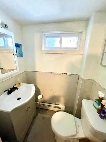 8 Oak Street, Winchester, CT 06098