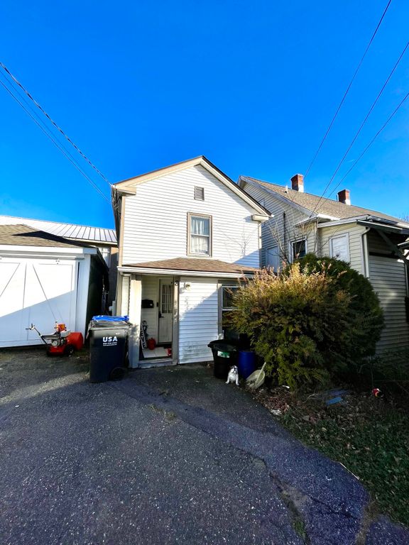 8 Oak Street, Winchester, CT 06098